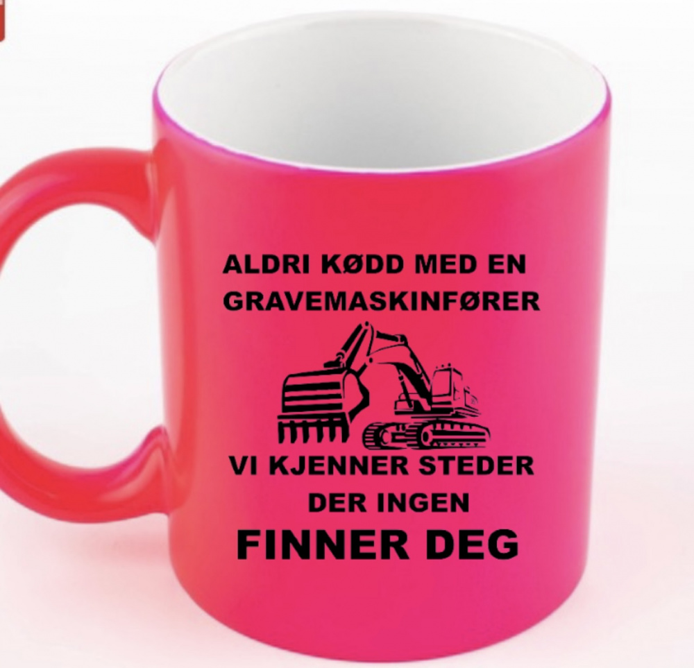 Bilde av ALDRI KDD MED EN GRAVEMASKINFRER KOPP